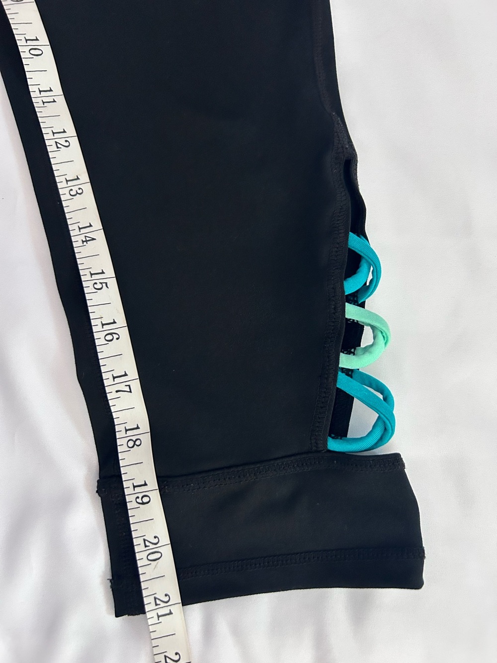 Gaiam OM Pop Capri Leggings With Strappy Detail Size Large - Picture 5 of 7